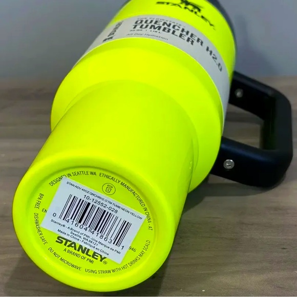 🖤🥎 Stanley NEW LIMITED 40oz Quencher NEON YELLOW 🥎🖤 - Picture 6 of 8